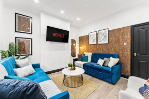 Classy Designer 4 bed - Parking - Sleeps 13